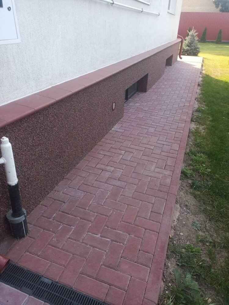 отделка цоколя каменным ковром